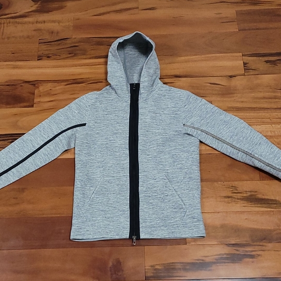 lululemon stratum hoodie